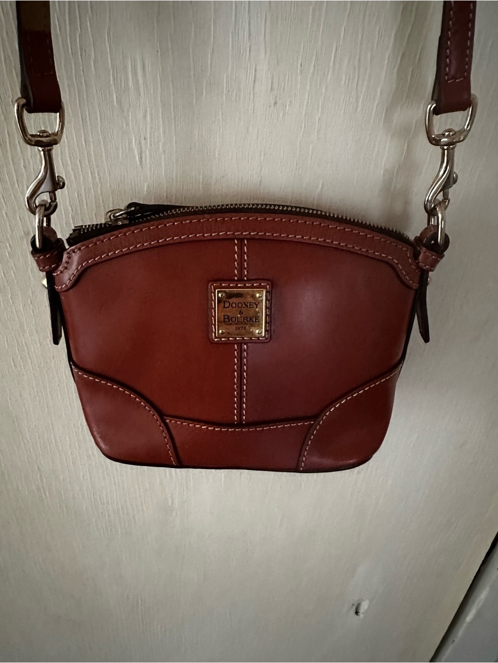 Beautiful Dooney & Bourke Natural Tan Leather Small Crossbody Great Fall Color